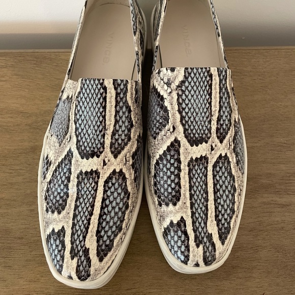 VINCE Blue Saxon Sneakers - Picture 4 of 9